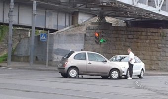 Молодой человек на VW Polo врезался в Nissan Micra на Лесном проспекте