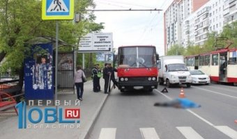 В Челябинске автобус насмерть сбил человека