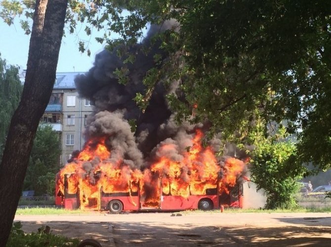 в казани сгорел автобус.jpg