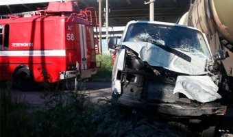 на софийской поезд сбил фургон