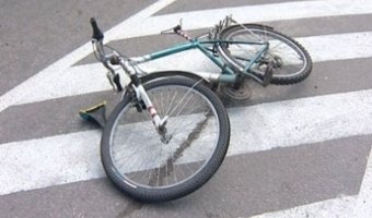 В Выборгском районе юный велосипедист попал под колеса машины