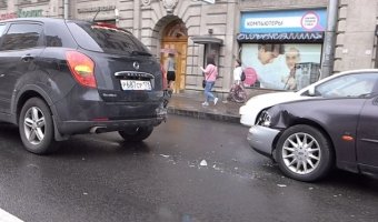 Универсал Ford Scorpio врезался в китайский кроссовер на пешеходнике на Каменноостровском