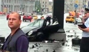 Смертельное ДТП в Москве: Porsche разорвало на две части