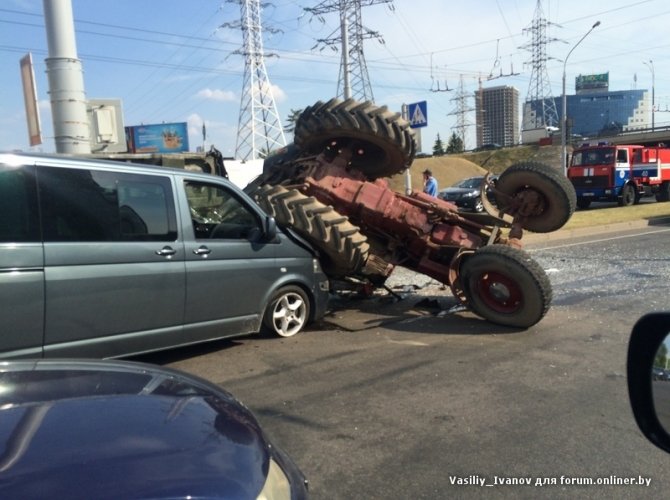 ДТП в Минске с участием трактора
