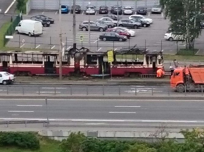 Горит трамвай