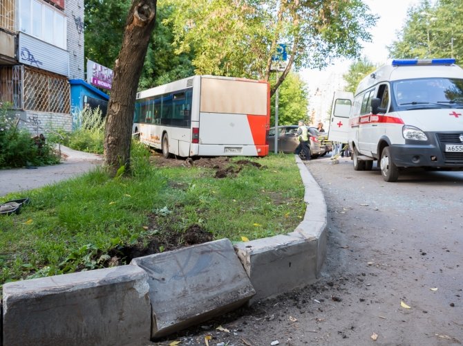 ДТП в Перми с пассажирским автобусом.