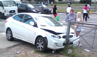 В Санкт-Петербурге на Коломяжском проспекте сбили троих пешеходов