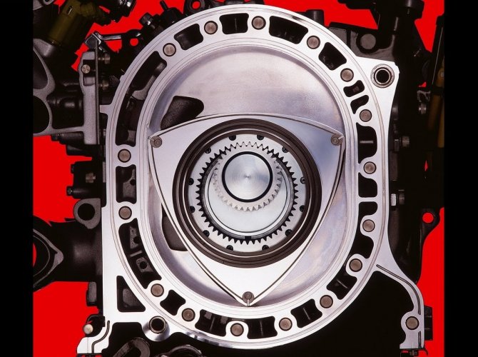 Роторный двигатель Mazda RX-8 в разрезе.jpg
