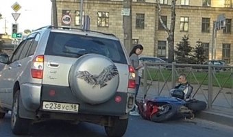 Мотоциклист попал в ДТП на Кантемировской площади