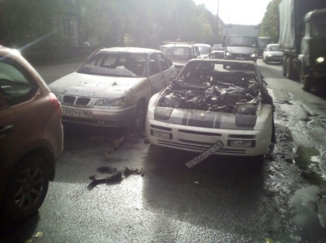 Porsche загорелся на ходу и поджег "Ладу" на проспекте Юрия Гагарина 4.jpg