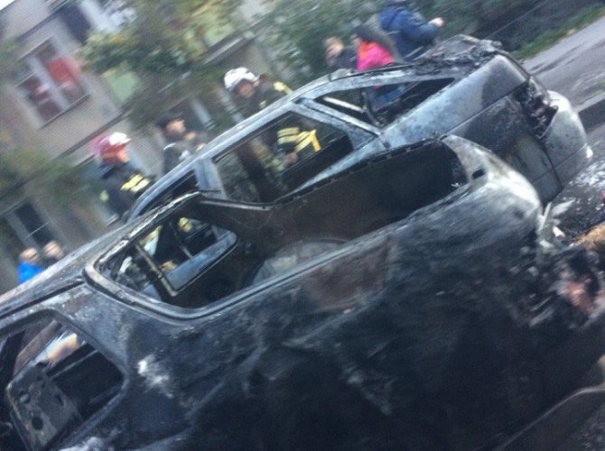 Porsche загорелся на ходу и поджег "Ладу" на проспекте Юрия Гагарина 3.jpg