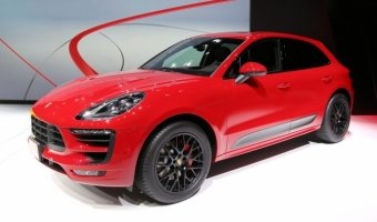 На рынок Европы вышла «заряженная» версия кроссовера Porsche Macan GTS