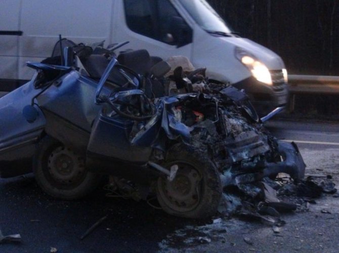 Водитель Daewoo Nexia погиб в ДТП с грузовиком в Грязовецком районе 4.JPG