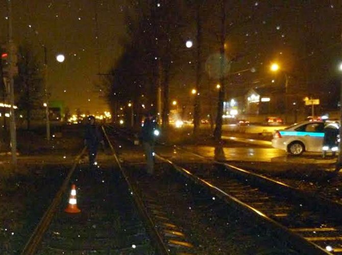 В Ярославле под трамвай попали два человека один погиб (2).jpg