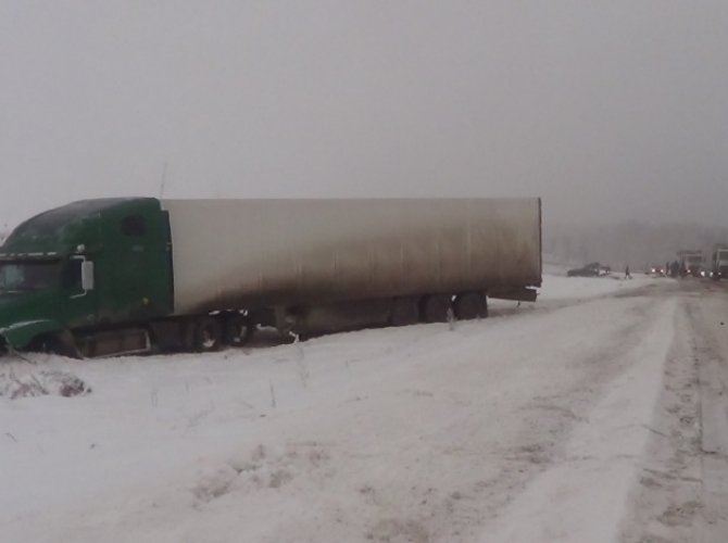 На трассе «Сибирь» в ДТП с фурой погибли три человека (6).jpg
