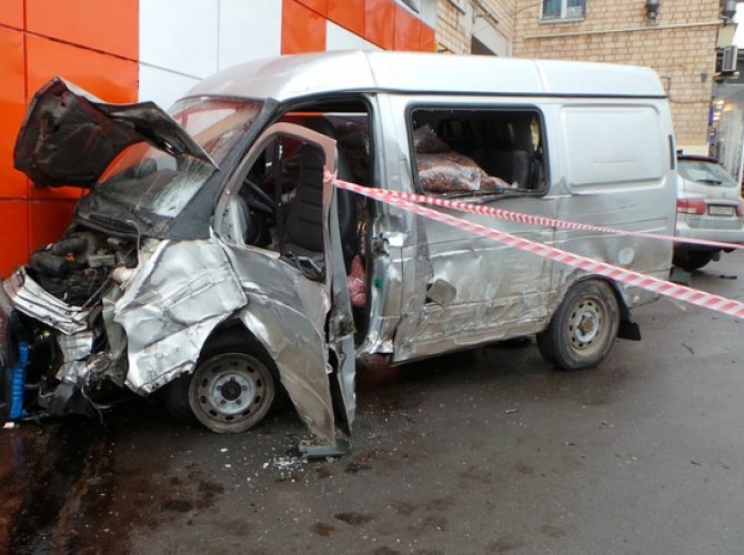 На юге Москвы «Газель» насмерть сбила пешехода (2).jpg