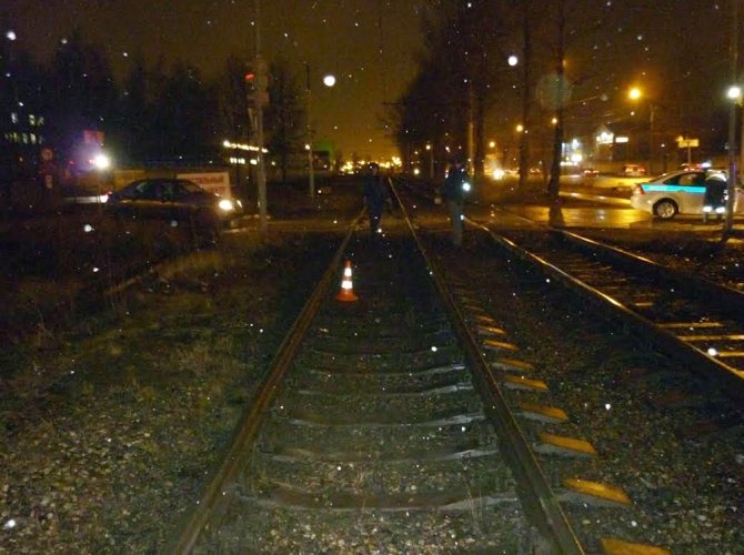 В Ярославле под трамвай попали два человека один погиб (1).jpg