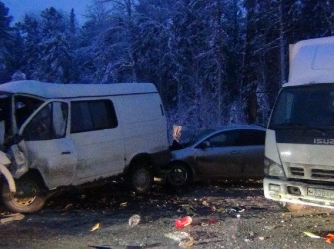 Под под Ханты-Мансийском в ДТП погибли 2 человека (3).jpg