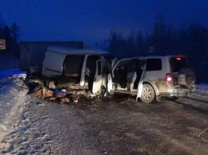Под под Ханты-Мансийском в ДТП погибли 2 человека (1).jpg