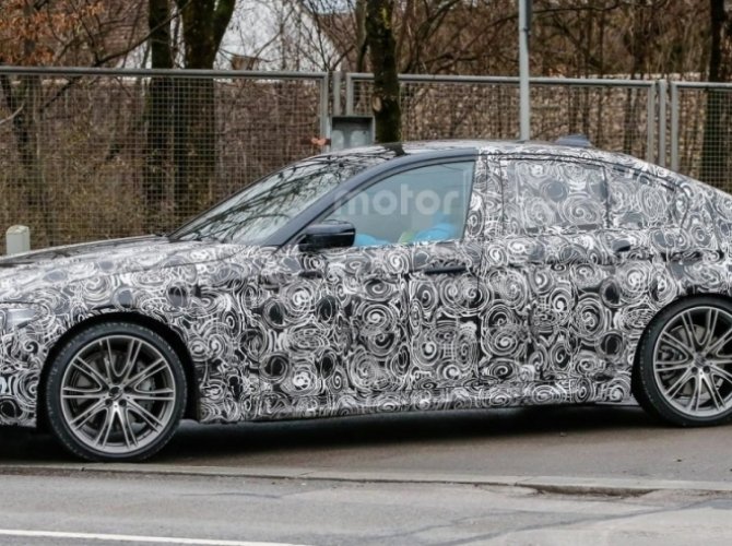 Новый BMW 5-Series заснят на тестах 1.jpg