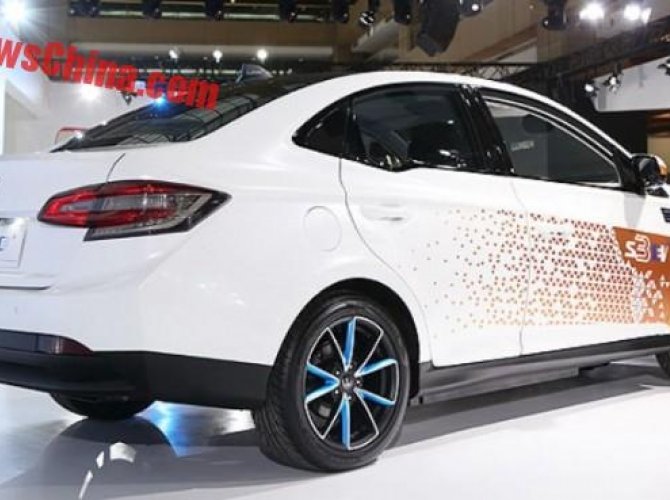 В Сеть выложили официальные фото новейшего седана Luxgen 3 (3).jpg