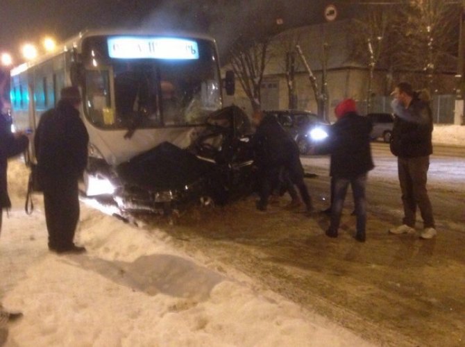 В Твери в ДТП с автобусом погибли два человека (1).jpg