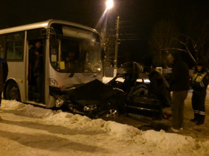 В Твери в ДТП с автобусом погибли два человека (9).JPG
