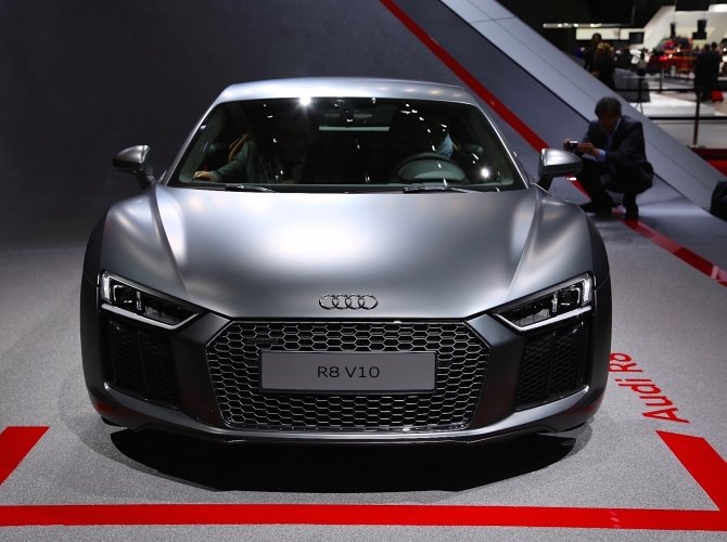 Названа стоимость новой модификации спорткара Audi R8 (3).jpg
