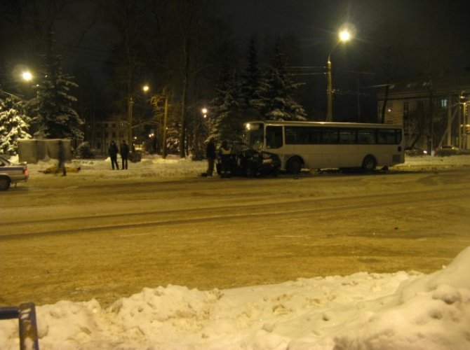 В Твери в ДТП с автобусом погибли два человека (7).jpg