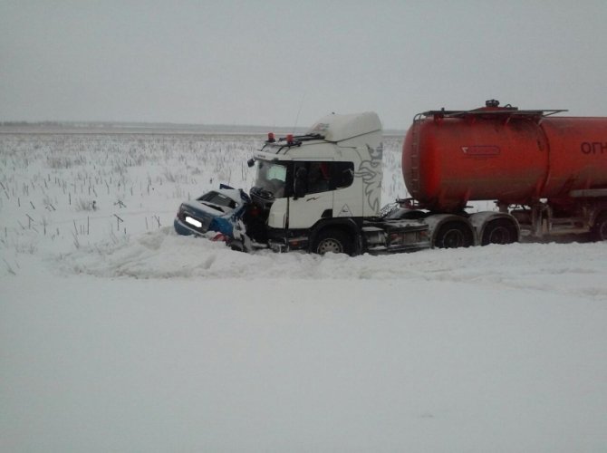 Под Самарой в ДТП погибли четыре человека (1).jpg