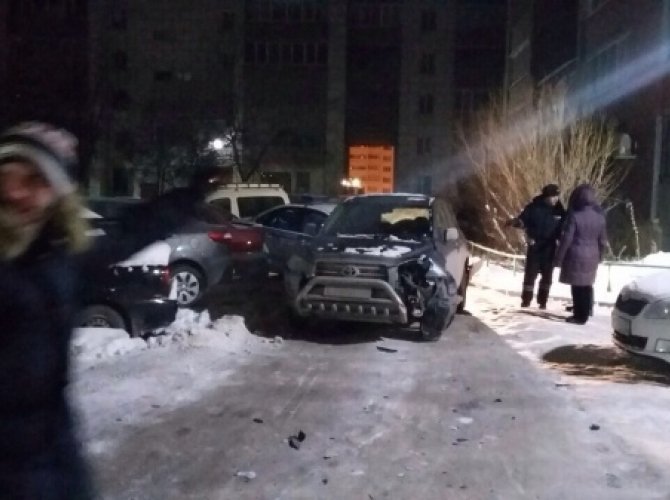 В Тюмени пьяный школьник разбил 7 автомобилей (2).jpg