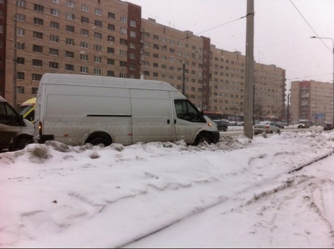Лобовое столкновение на проспекте Ветеранов (1).jpg