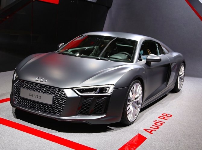 Названа стоимость новой модификации спорткара Audi R8 (2).jpg