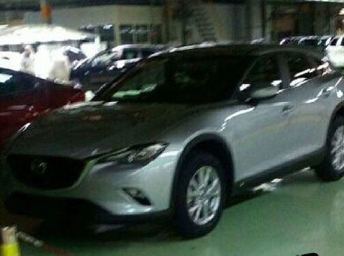 Новый кроссовер Mazda CX-4 заснят в Китае (1).jpg
