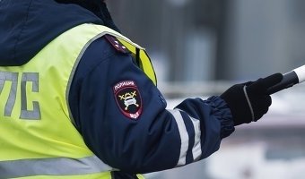 В Москве сотрудник ДПС, оформлявший ДТП, был сбит "Шкодой" и сброшен с эстакады