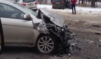 ДТП с участием трех машин на проспекте Обуховской обороны