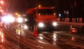 В Москве 14 машин повреждены из-за провала в асфальте
