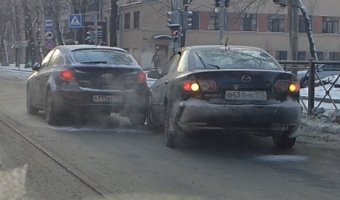 Седан Mazda 6 врезался в остановившийся у перекрестка Шевроле