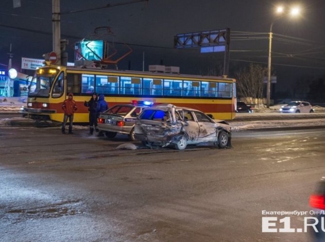 В Екатеринбурге после массового ДТП водитель фуры пытался скрыться (3).jpg
