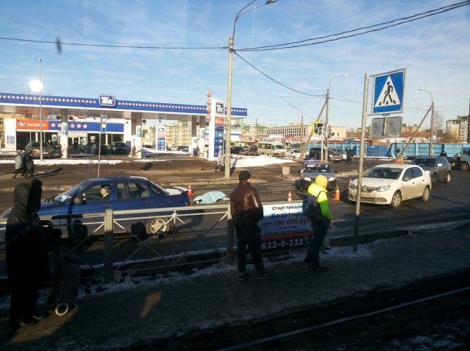 На Ириновском проспекте в Петербурге пешеходу раздавило голову колесом автомобиля (2).jpg