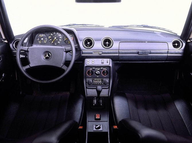 Mercedes-Benz W123 (6).jpg