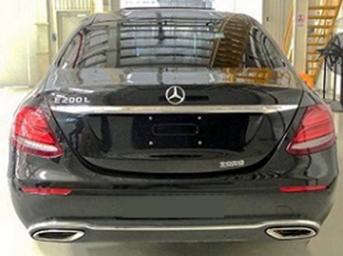В Китае засняли новое поколение удлиненного Mercedes-Benz E-Class 1.jpg