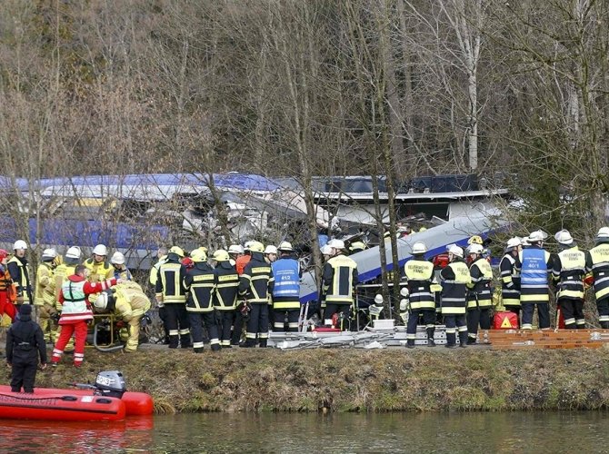 При столкновении поездов в Баварии погибли восемь человек (3).jpg