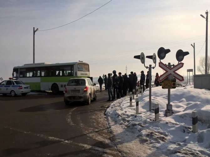 Под Ижевском при столкновении автобуса и поезда погибла кондуктор (3).jpg