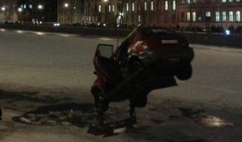 В Фонтанку снова упал автомобиль