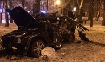 В Ставрополе внедорожник врезался в дерево: двое погибли