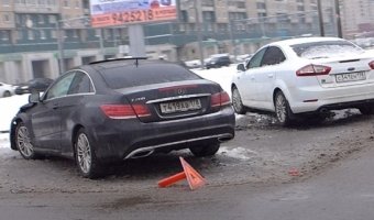 Mercedes-Benz Coupe врезался в Ford Mondeo на Планерной улице