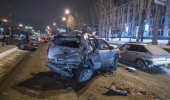 В Екатеринбурге после массового ДТП водитель фуры пытался скрыться