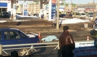 На Ириновском проспекте в Петербурге пешеходу раздавило голову колесом автомобиля