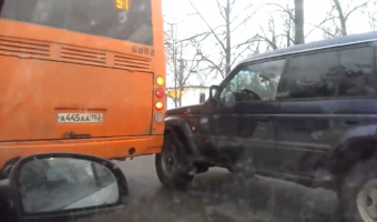 В Нижнем Новогороде столкнулись автобус и легковушка